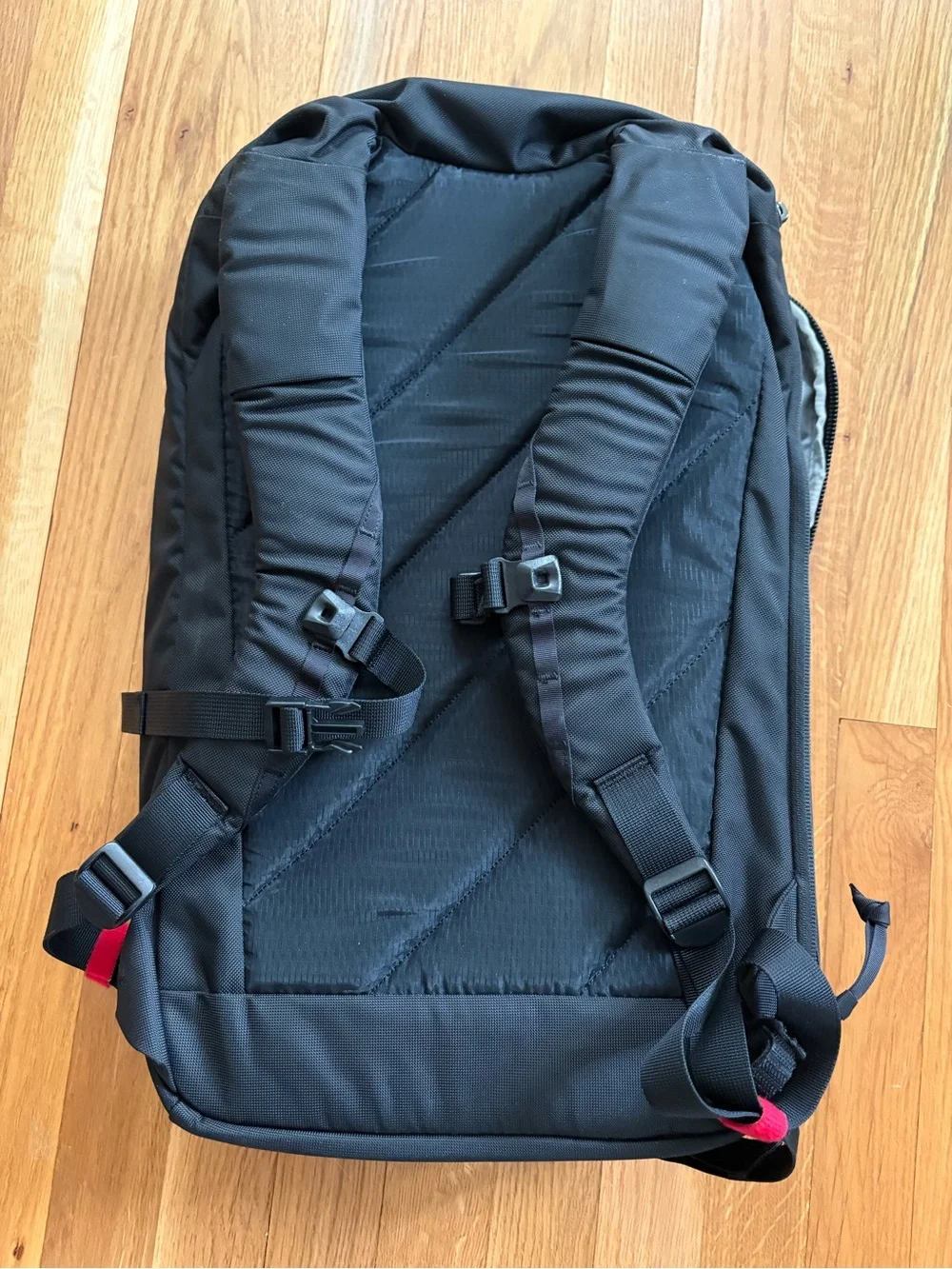Evergoods CPL24 with glow in the dark zipper pull